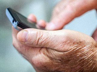 携帯・スマホを見る