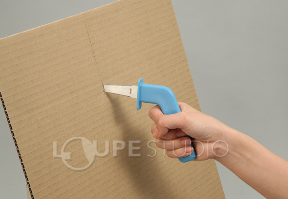 らくらくダンボールカッター にぎりやすいグリップ付き 安全なダンボール用のカッター 図画工作 自由研究 子供 キッズ 手作り 段ボールカッター ルーペスタジオ